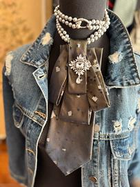 Cravatta da donna Moschino