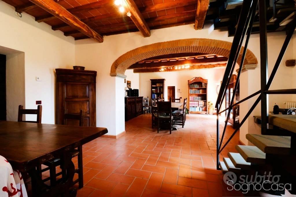Rustico / Casale di 601 m² con più di 5 locali e p - Vista 4