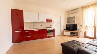 Cucina completa moderna con elettrodomestici