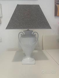 Lampada da tavolo bianca