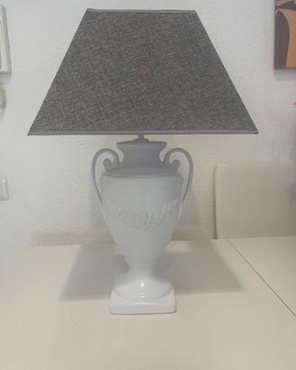Lampada da tavolo bianca