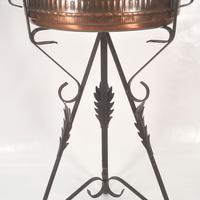 Fioriera porta vaso in ferro ramato