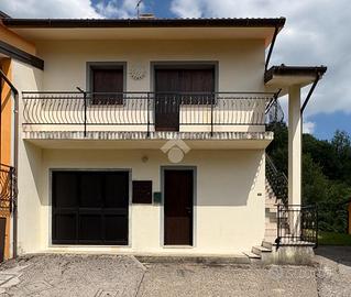 CASA SEMINDIPENDENTE A LUSEVERA