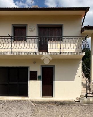 CASA SEMINDIPENDENTE A LUSEVERA