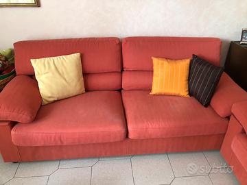 due divani da 3 e 2 posti in stoffa sfoderabili