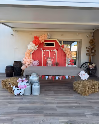 Fienile per allestimento feste a tema
