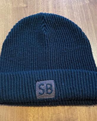 Cappello beanie nero in maglia a coste con patch