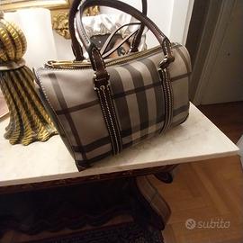bauletto  burberry 
