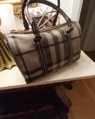bauletto  burberry 