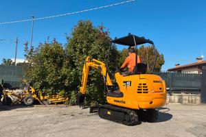 E270 - Escavatore 15 q Komatsu PC15