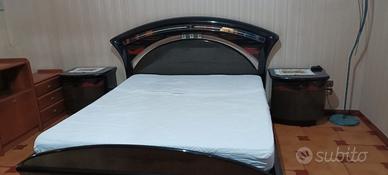 Camera da letto vintage lucida nera