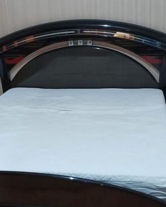Camera da letto vintage lucida nera