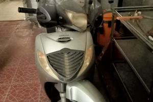 Motorino  Honda SH 125 grigio
