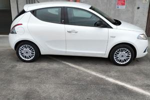 Auto Lancia Ypsilon
