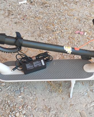 Monopattino Mi Electric Scooter 3