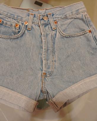 pantaloncini Levis 501 con risvolto