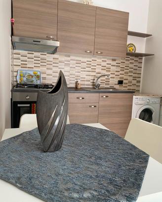 Bilocale primo piano zona cappuccini/ porta palerm