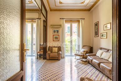 5 vani 159 mq con 4 balconi in Via Sammartino