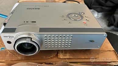Sanyo PLC-XU50 videoproiettore 2000 lumen funziona