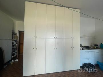 Armadio bianco a 6 ante