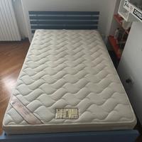 Letto da una piazza e mezza con doghe in legno