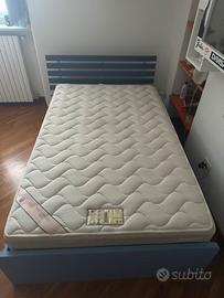 Letto da una piazza e mezza con doghe in legno