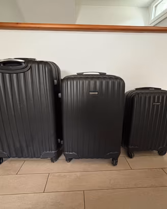 Set 3 Valigie Trolley – Eleganti, Resistenti e Pro