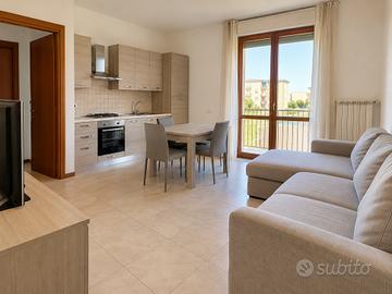 BILOCALE con BALCONE adiacente stazione