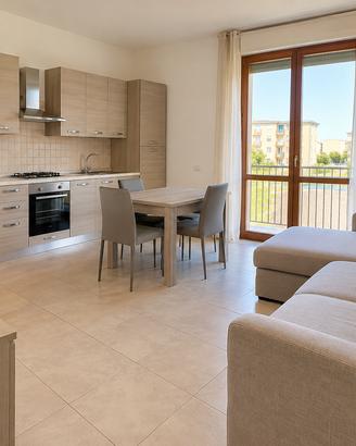 BILOCALE con BALCONE adiacente stazione