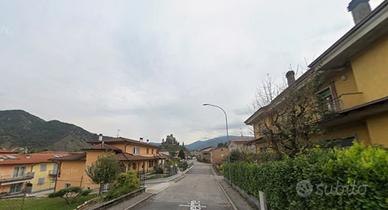 Pentalocale con doppio bagno e giardino privato