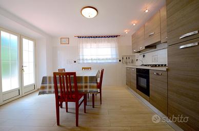 Marina di Campo centro giardino e posto auto