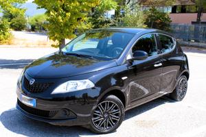 LANCIA YPSILON NEOPATENTATI 2025 IBRIDA