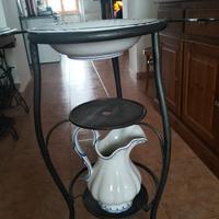 Antico lavabo in ferro
