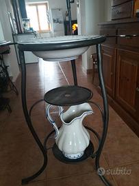 Antico lavabo in ferro