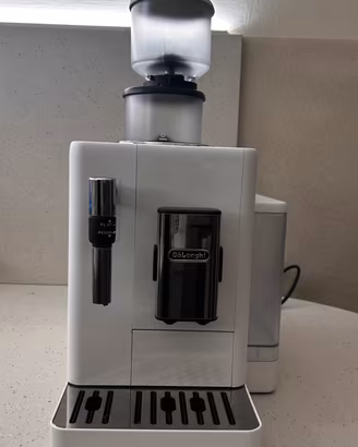 MACCHINA DA CAFFE ‘ AUTOMATICA DE LONGHI RIVELIA