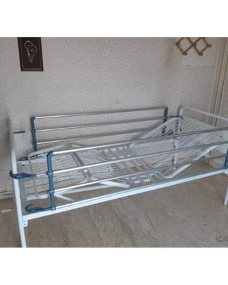 Letto ospedaliero ortopedico con sbarre laterali