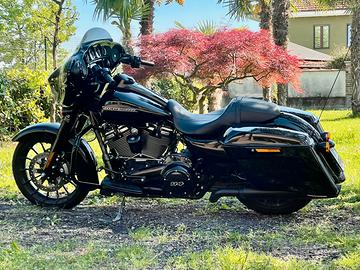 Harley-Davidson Street Glide 114 solo 4934 km!