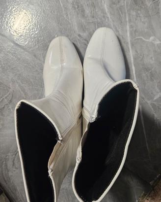 stivaletto vernice