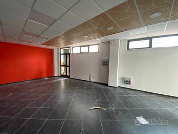 Immobile di 244 m² con 2 locali a Terni