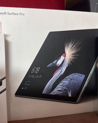 Microsoft Surface Pro 5 (2017) + penna + HDMI