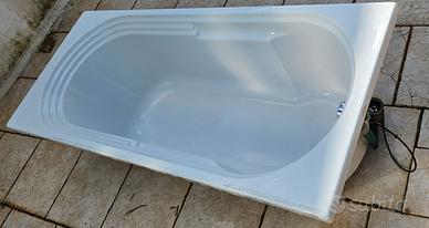 Vasca da bagno in resina 