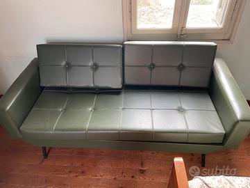 Divano verde anni 70