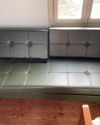 Divano verde anni 70