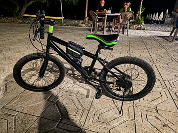 Bicicletta bambino 20” nera e verde.