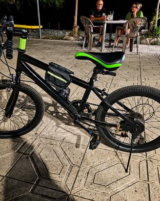 Bicicletta bambino 20” nera e verde.