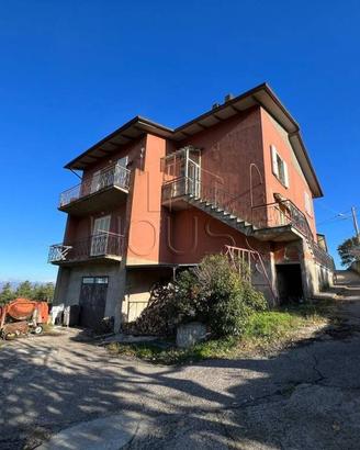 Appartamento di 92 m² con 4 locali e posto auto a 