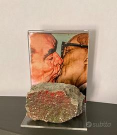 Pezzo del muro di Berlino - The kiss