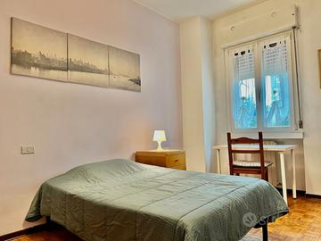 Stanza singola con balcone vicino a metro verde