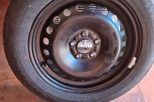 gomma auto con cerchio