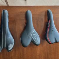 sella mtb. Lotto di 3 sellini + manopole progrip